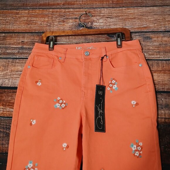 NWT DG2 Diane Gilman Pants Size 14 Petite Coral Capri Floral Embroidered Stretch - Picture 4 of 10